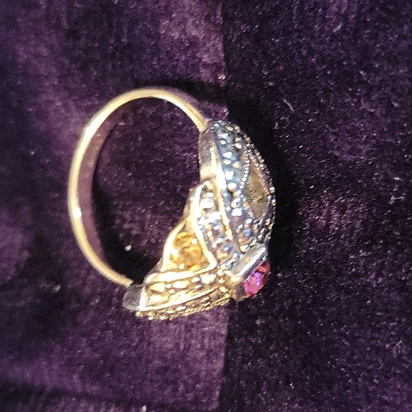 Vintage Avon Siler With Gem Stones Ring - Picture 7 of 8